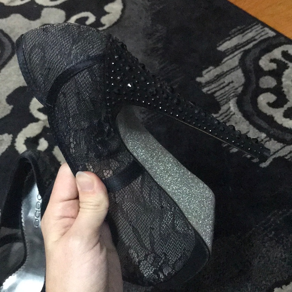 Bebe Pumps - Picture 6 of 7